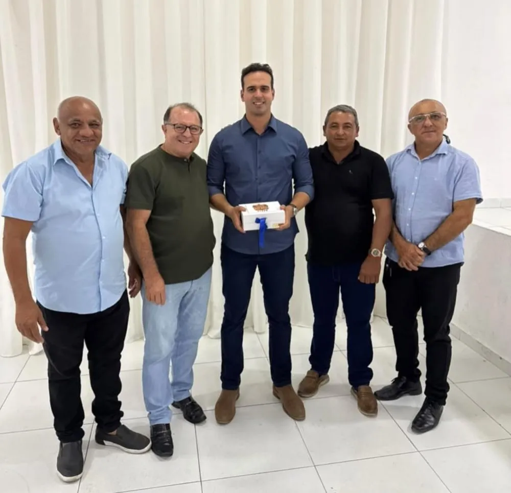 Prefeito Ceninha Lucena (Republicanos) acompanha agenda do governador Lucas Ribeiro em Pombal-PB|Foto: Divulgação