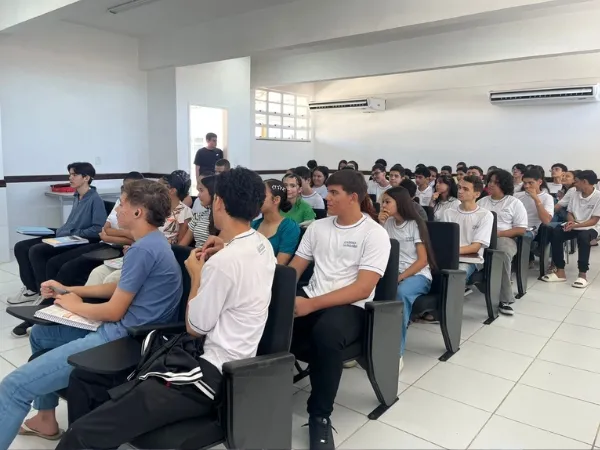 Prefeitura de Cajazeiras leva o Programa Saúde na Escola para alunos do Ensino Médio|Foto: Assessoria