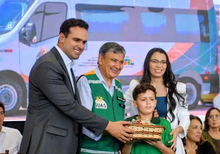 Lucas Ribeiro e Wellington Dias formalizam R$ 27 milhões em ações para segurança alimentar, acesso à água e inclusão produtiva|Foto: Secom-PB
