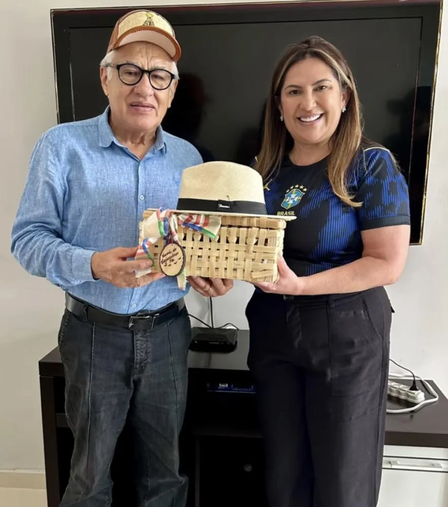 Ex-prefeito e ex-deputado Vituriano de Abreu ao lado da prefeita Corrinha Delfino|Foto: Divulgação