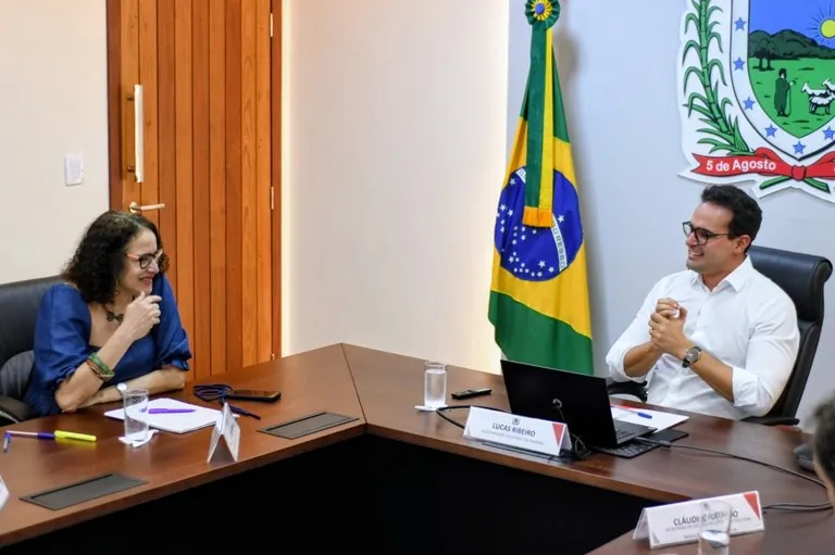 Governador Lucas Ribeiro trata sobre avanço na implantação do Ciquanta com ministra Luciana Santos|Foto: Secom-PB