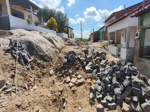 Prefeitura de Bom Jesus-PB inicia retirada de pedreira em rua no Distrito São José|Foto: Assessoria