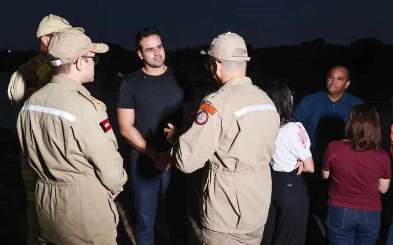 Governador Lucas Ribeiro visita São Miguel de Taipu e anuncia ação emergencial para tirar população do isolamento por conta das chuvas|Foto: Secom-PB