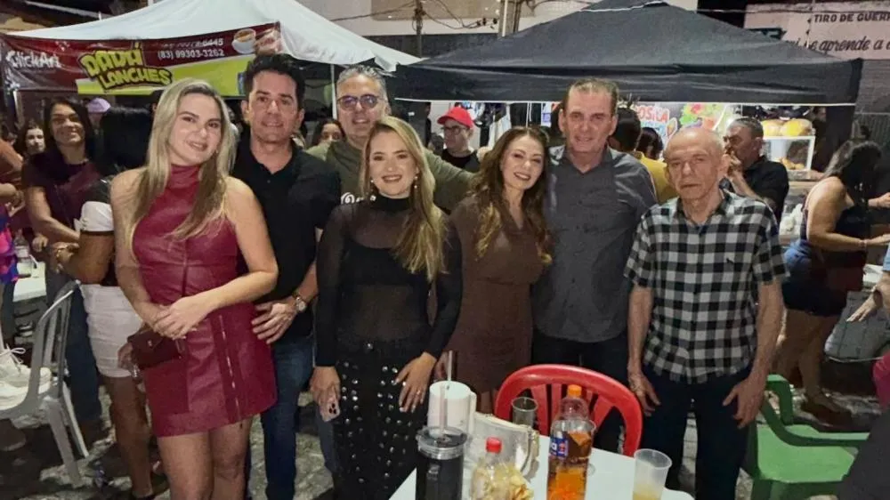 Chico Mendes e Pablo Leitão prestigiam última noite do Xamegão em Cajazeiras ao lado de correligionários e lideranças políticas|Foto: Divulgação
