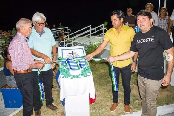 Paulo Braz inaugura mais uma praça em comunidade rural de Poço de José de Moura