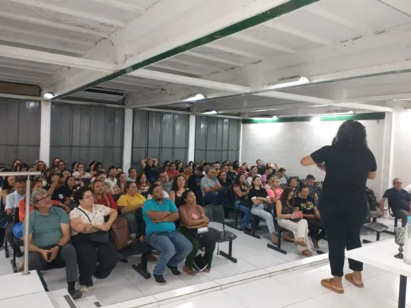 Em Cajazeiras, Secretaria de Educação promove formação sobre práticas pedagógicas antirracistas