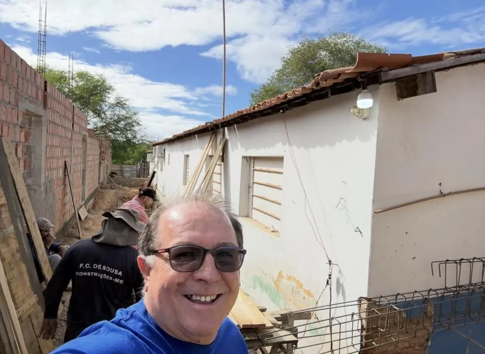 Prefeito Ceninha Lucena acompanha de perto o andamento das obras em Bonito de Santa Fé-PB|Foto: Divulgação