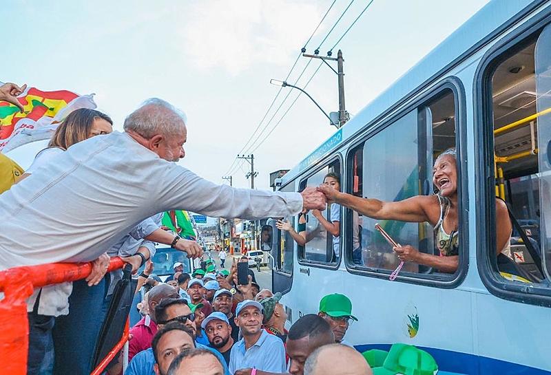 Lula durante ato de campanha em Belforroxo no Rio de janeiro 