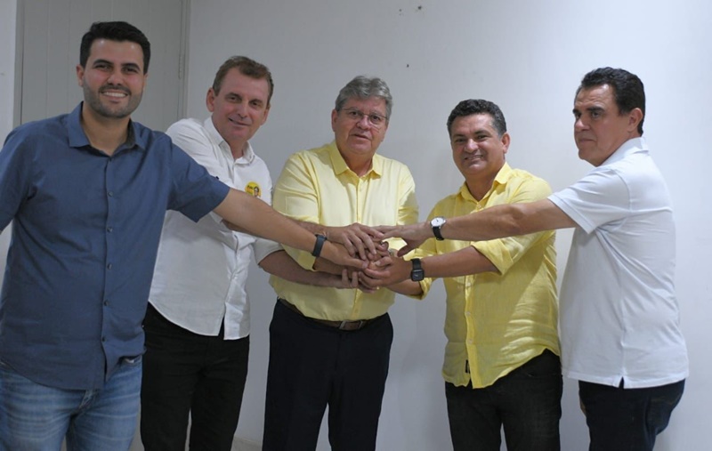 Luiz Claudino esteve acompanhado do deputado federal reeleito, Wilson Santiago. Os deputados estaduais eleitos Wilson Filho e Chico Mendes também estiveram presentes