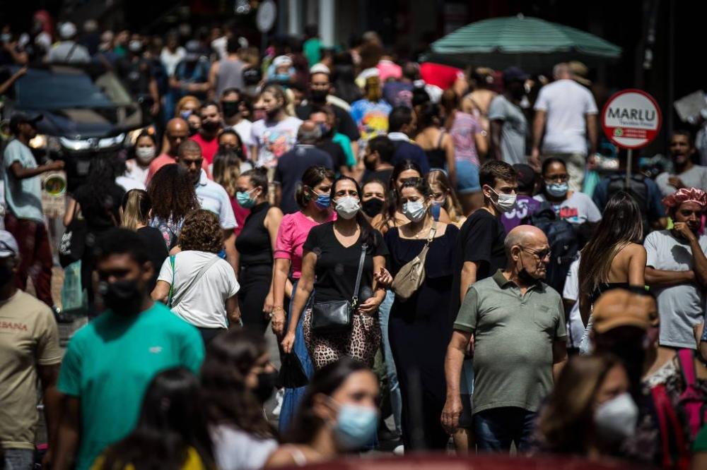 O estado mais populoso é São Paulo com 47 090 57 habitantes. A Paraíba tem atualmente, 4.084 970 pessoas. Os dados são do IBGE. 