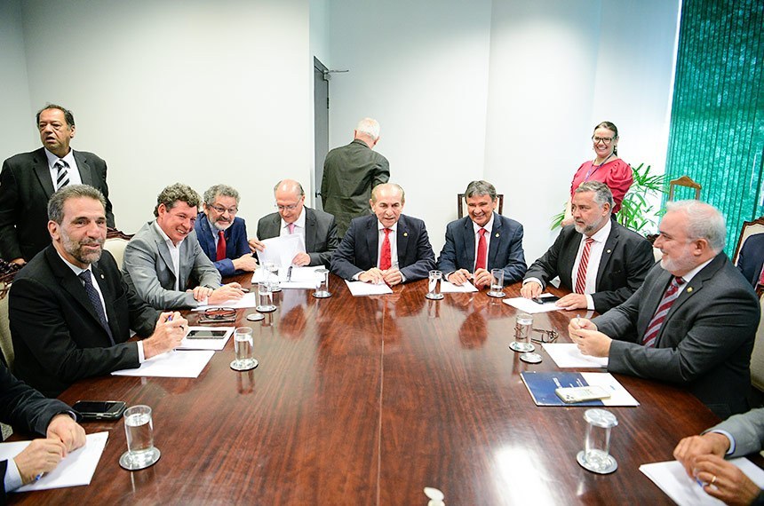 O grupo que representa o petista se encontrou com o relator-geral do Orçamento de 2023, Marcelo Castro, em Brasília