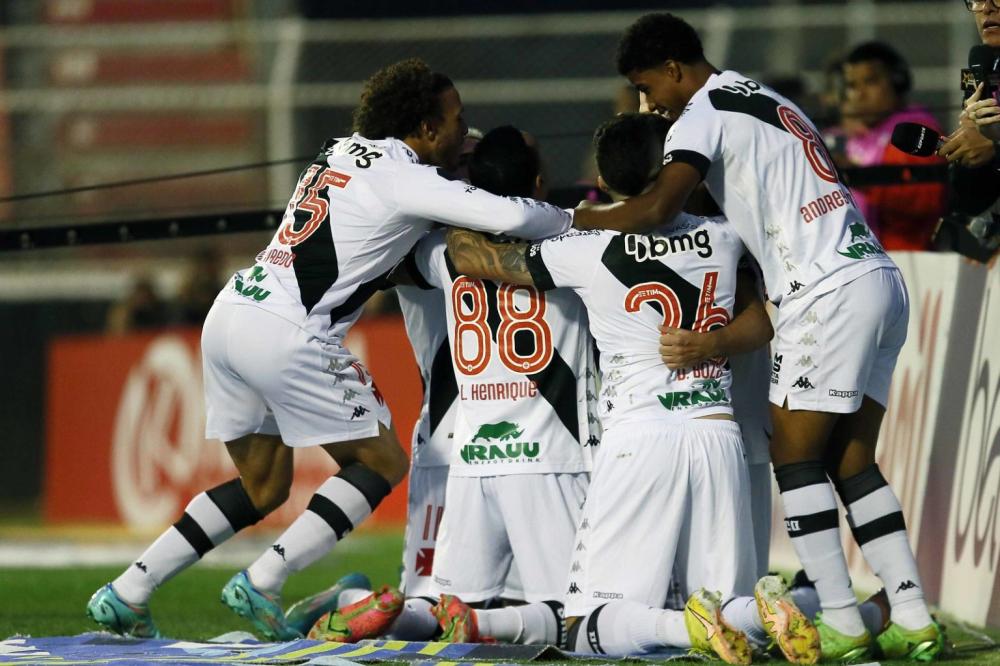 Vasco vence o Ituano e está de volta a série A 
