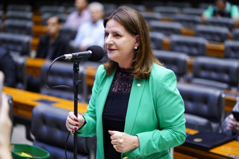  Câmara cria comissão especial que vai analisar a PEC da Enfermagem