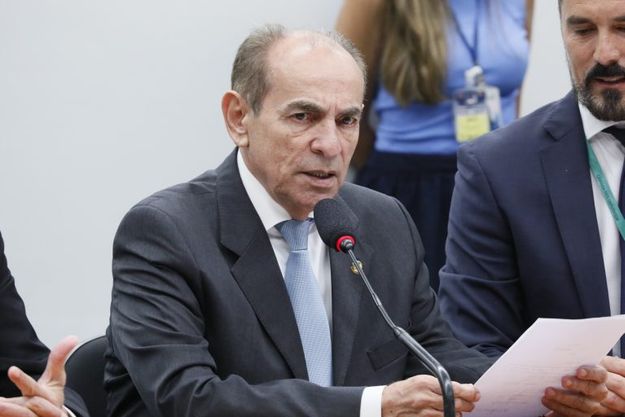 Relator do Orçamento protocola PEC que permite a continuidade do Auxílio Brasil de R$ 600