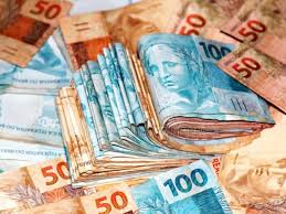 Prefeito de Santa Helena gasta ao menos R$ 300 mil com shows de bandas na cidade, mas despreza tradicional festa religiosa em distrito 