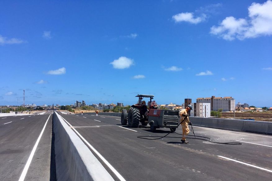 A obra começou há mais de cinco anos. O crédito adicional destinado a reforço de dotação orçamentária é uma manobra permitida por lei.