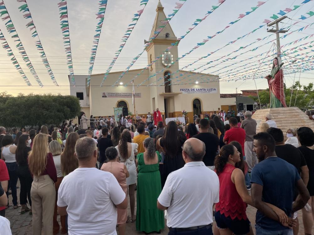 Procissão e Missa marca o encerramento da Festa de Santa Luzia em distrito de Santa Helena 