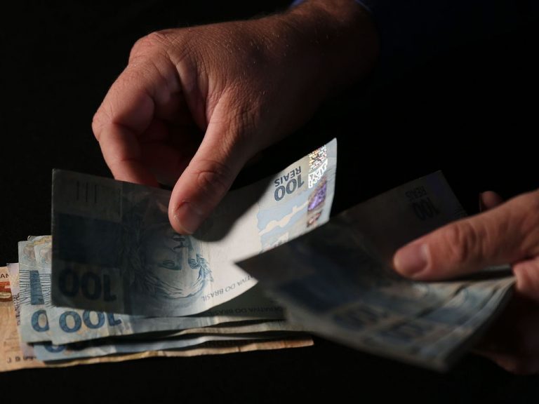 O relator explicou que o salário mínimo deve aumentar de R$ 1.212 para R$ 1.320 em 2023