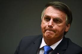 Bolsonaro e 8 aliados se tornam réus por atacar eleições na web