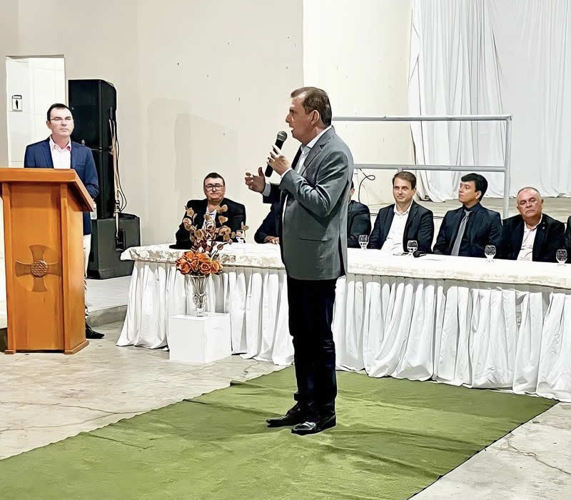 Chico Mendes recebe a mais alta homenagem da Câmara de São José de Piranhasa (Foto: assessoria) 
