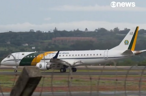  Não houve transmissão do cargo na base aérea como ocorreu diversas vezes ao longo do governo.
