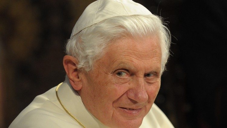 Morre em Roma o papa emérito Bento XVI, aos 95 anos