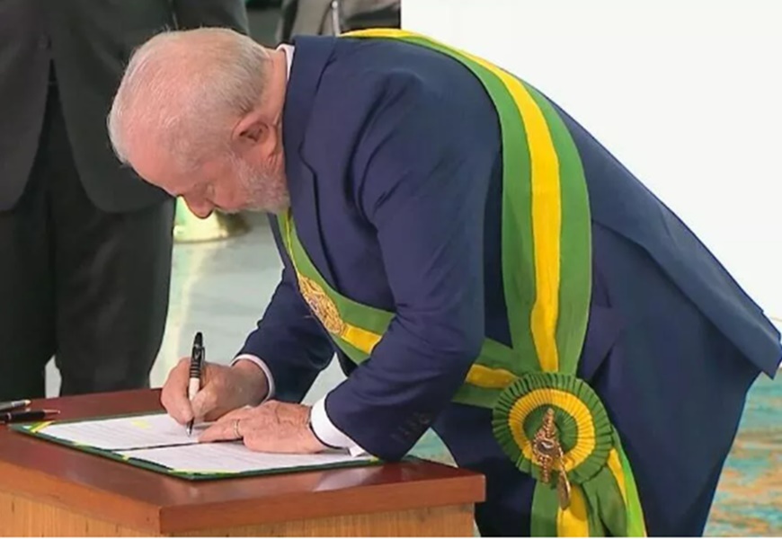 Primeiros decretos de Lula são publicados no Diário da União 