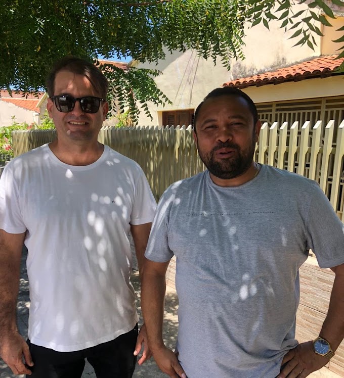 Myllano ao lado do prefeito Bal Lins 