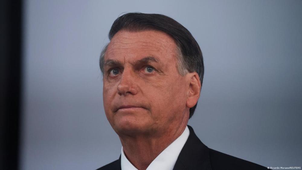 Com o ex-presidente está nos Estados Unidos sem data para voltar