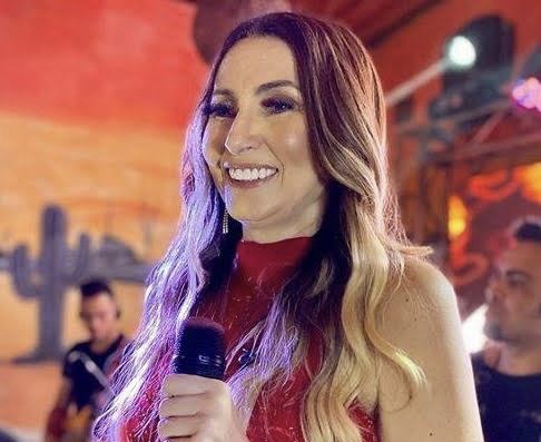 Rita de Cássia ficou conhecida nacionalmente pelas letras impulsionadas nas vozes de vocalistas da banda Mastruz com Leite.