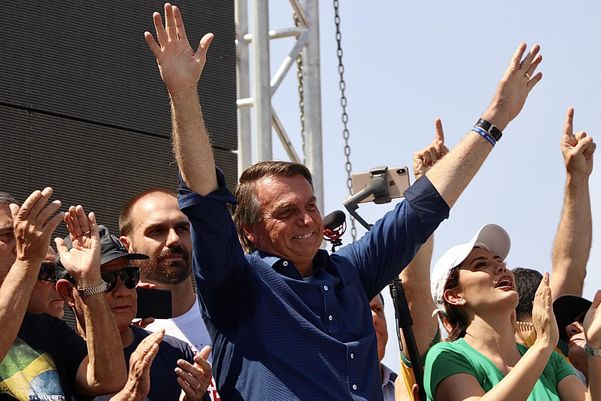 Bolsonaro estimulou atos golpistas duran te seu governo 
