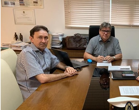 João Azevêdo confirma que Deusdete Queiroga permanece na Infraestrutura e Recursos Hídricos