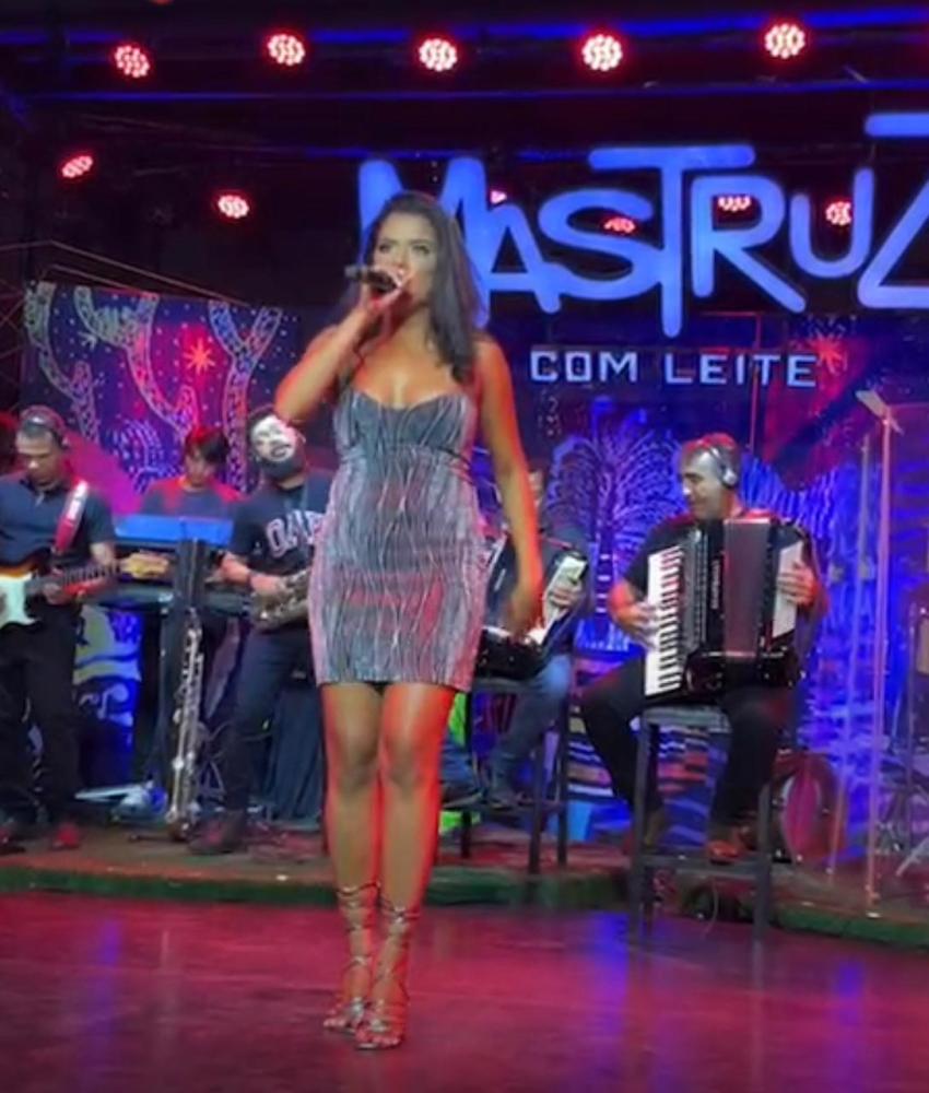 Roberta Felina é a nova cantora do Mastruz com Leite 