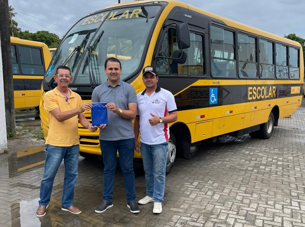 Aldo Andrade cumpre agenda em João Pessoa e retorna para o Sertão trazendo ônibus para Bernardino Batista