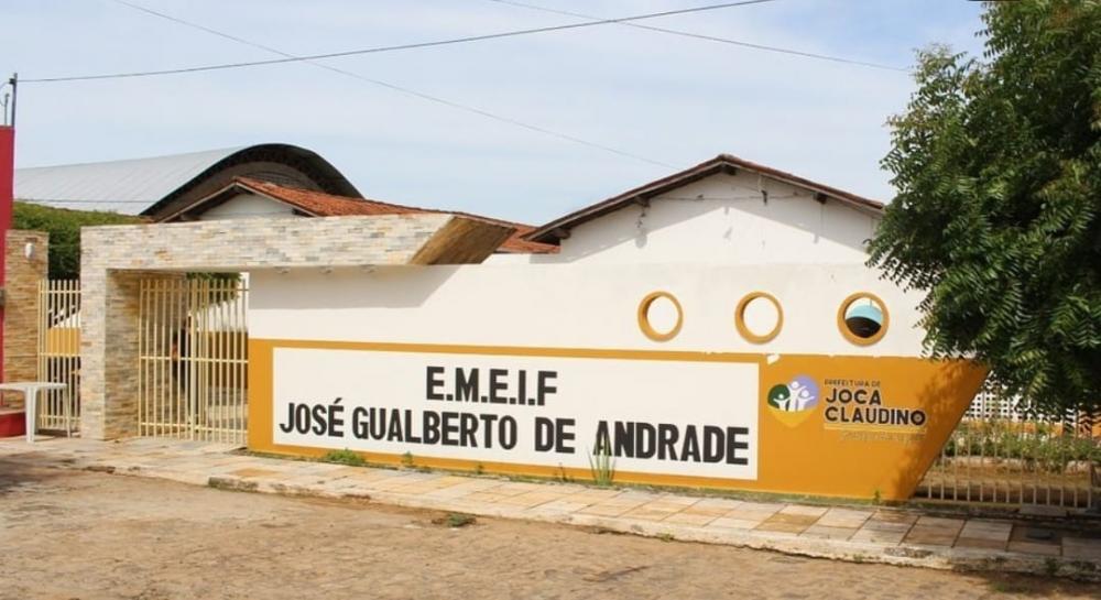 No retorno às aulas presenciais, estudantes de Joca Claudino encontram escolas e creches reformadas e recebem fardamento escolar 