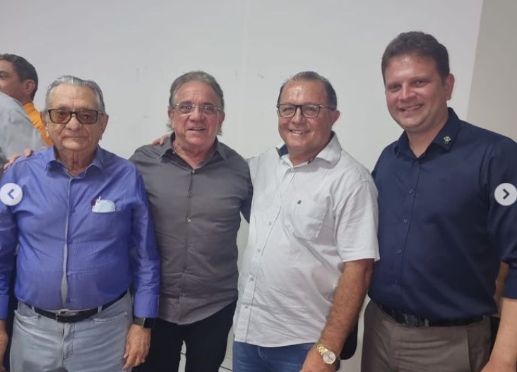 Prefeito de Bonito de Santa Fé participa de reunião para implantação do núcleo do Hospital Laureano em Cajazeiras