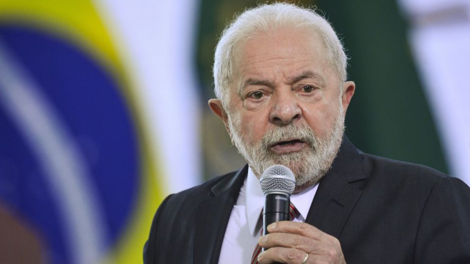 Lula quer tirar do IR quem ganha até dois salários 