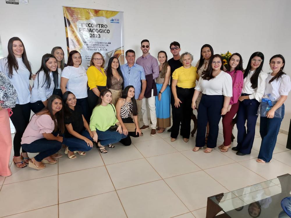 Prefeito Luiz Claudino participa de encontro pedagógico da rede municipal de ensino