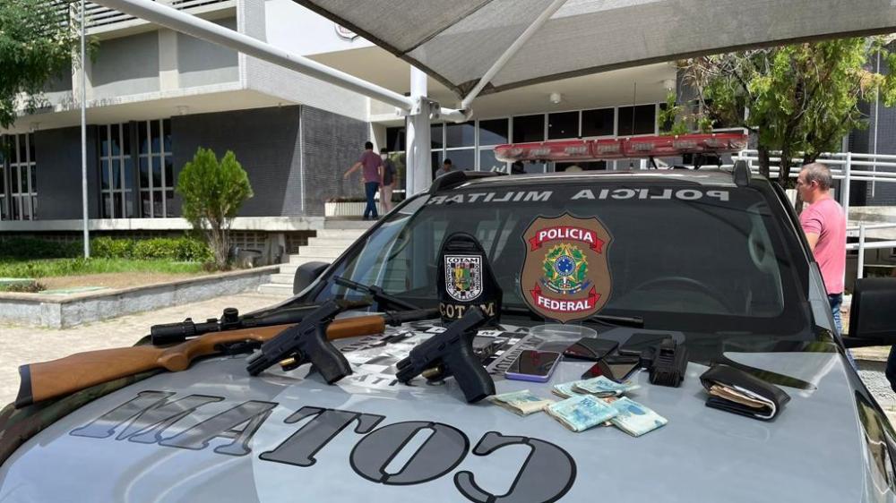 Os dois PMs são um tenente e um subtenente
