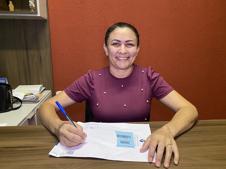  Há pelo menos um mês a vereadora Vanda ex-candidata a prefeita do Barro abandonou o grupo de oposição. Ela traiu os 5.211 eleitores ou não? Deixe seu comentário