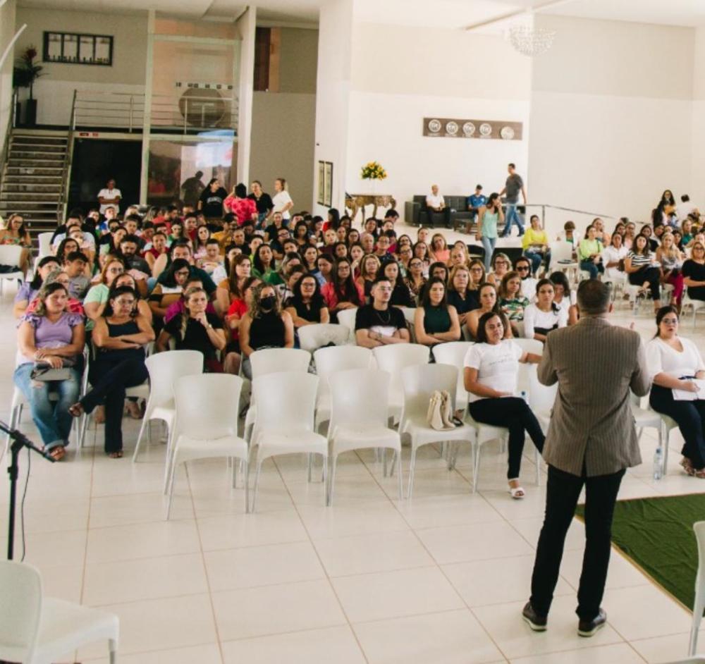 Preparação pedagógica para os professores da rede de ensino de São João do Rio do Peixe. 