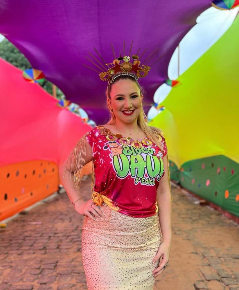 Prefeita Denise Bayma cai na folia no carnaval da cidade e se mostra forte para reeleição 