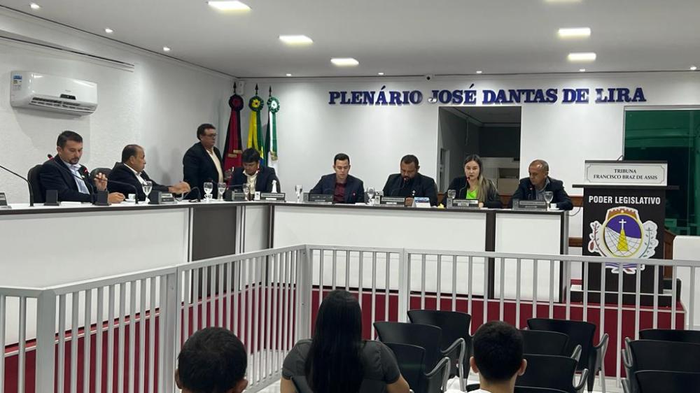 Sessão da Câmara de São José de Piranhas na noite desta quinta-feira, dia 23 