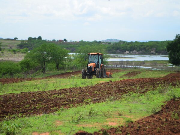 Prefeitura de Bom Jesus ofereceu aos agricultores 40% a mais em corte de terra este ano 