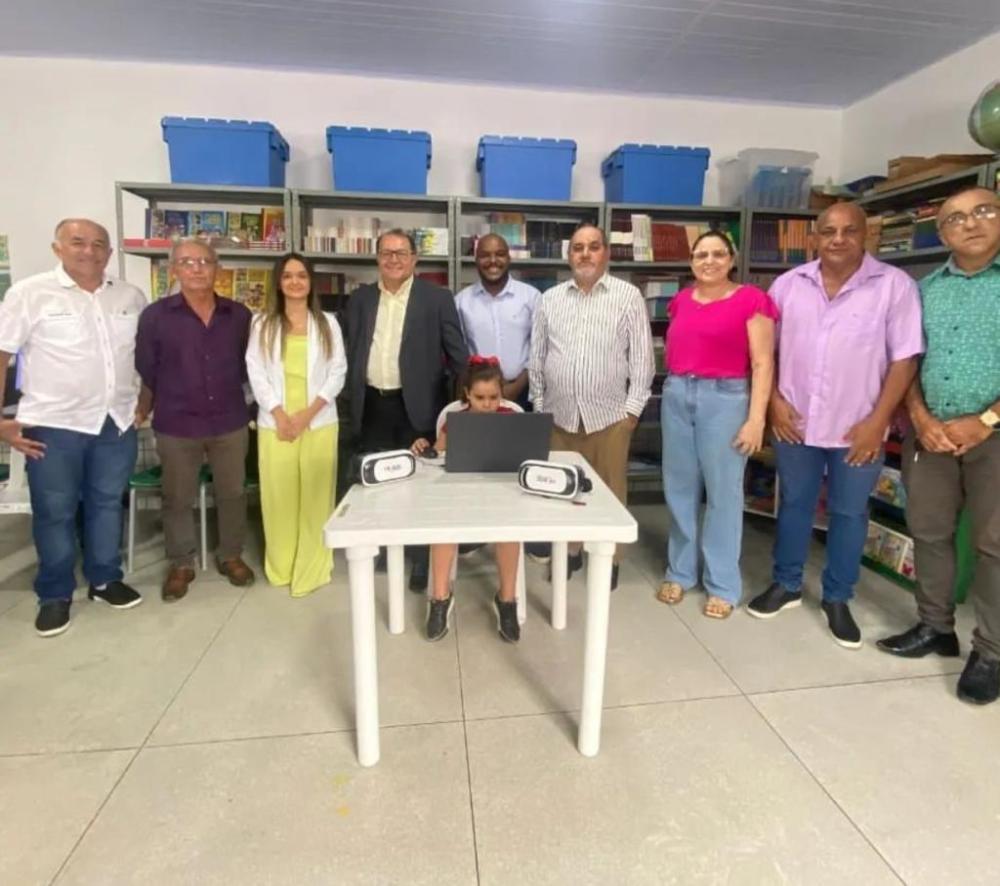 Prefeitura de Bonito de Santa Fé entrega laboratório de robótica a estudantes do município e vira destaque na região 