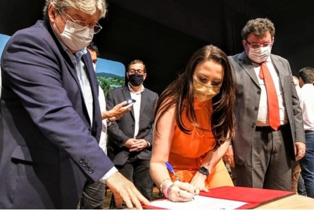 Denise Bayma assina convênio superior a R$ 1,1 milhão para construção de creche e destaca empenho do governador João Azevedo