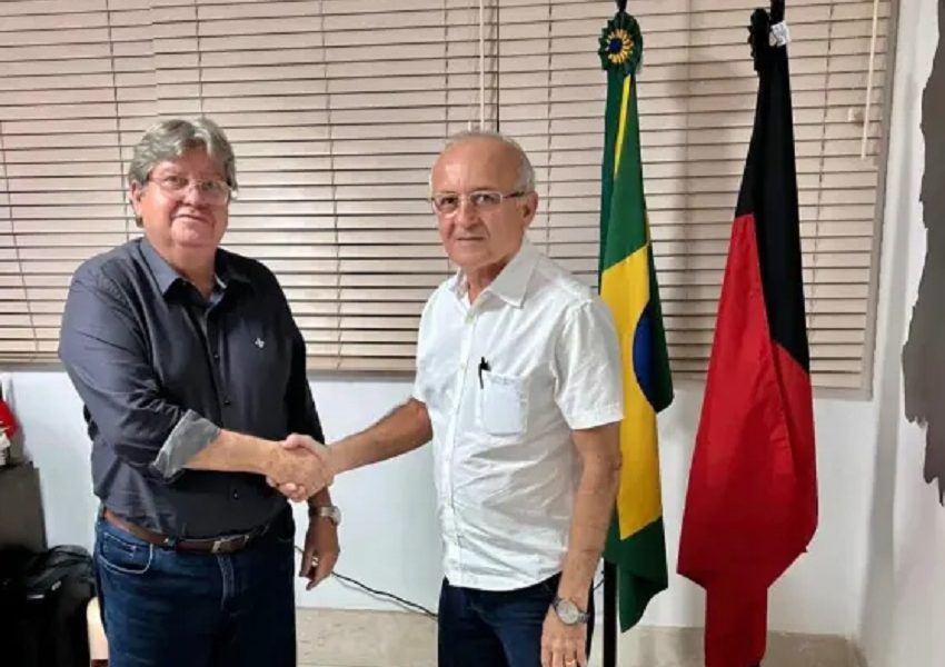 Governasdor João Azevedo ao lado do deputado Branco Mendes 
