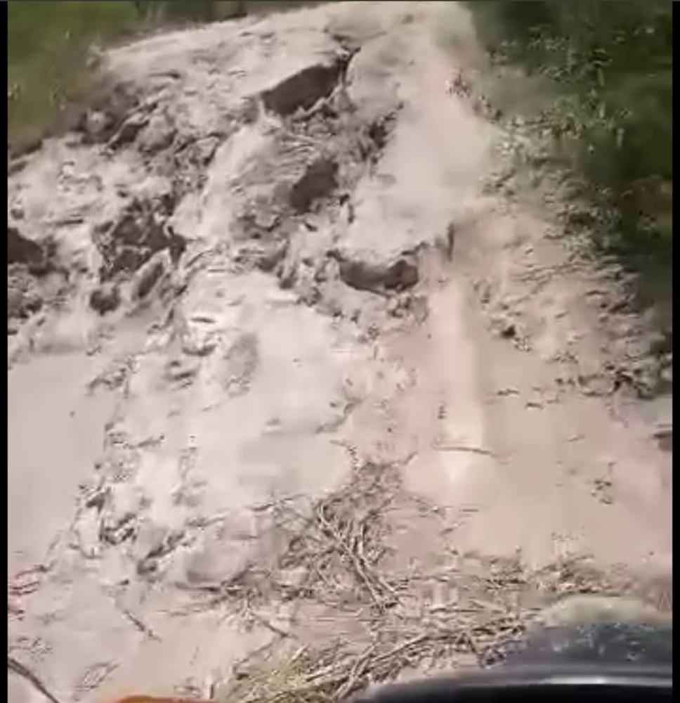 Prefeitura de Monte Horebe insiste em não reformar estradas e deixa pais e estudantes revoltados