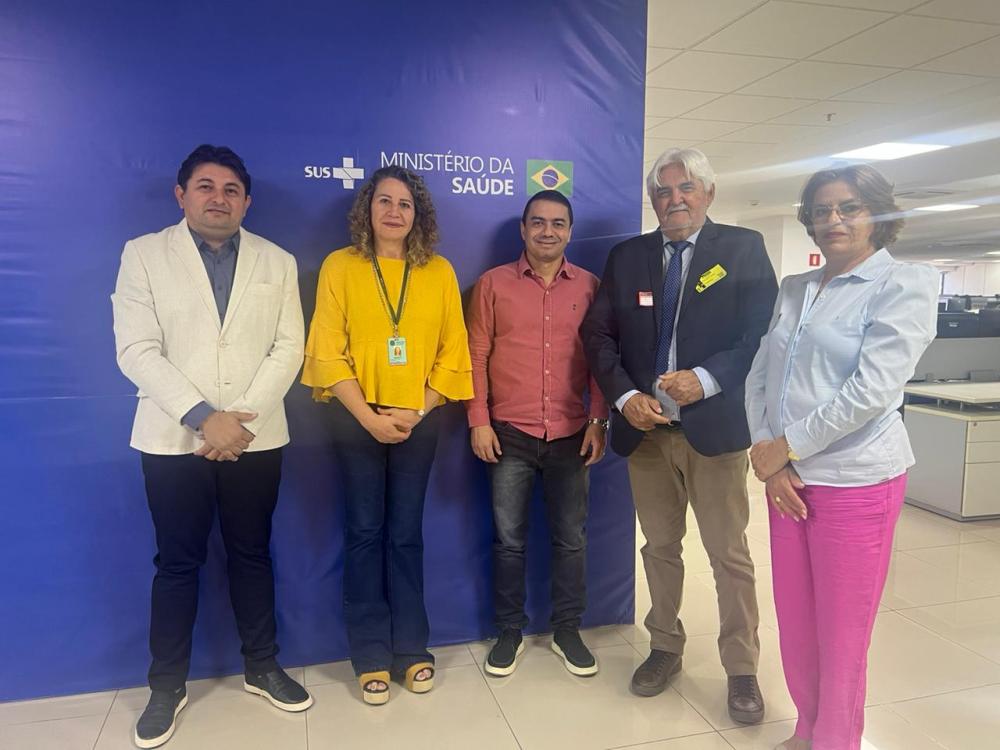 Em Brasília, Prefeito Paulo Braz e auxiliares reivindica melhorias para a saúde de Poço de José de Moura 