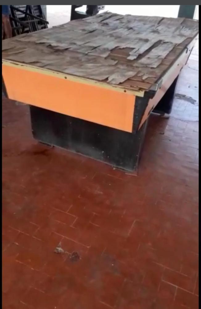 Mesa de sinuca instalada na rodoviária da cidade de Monte Horebe 